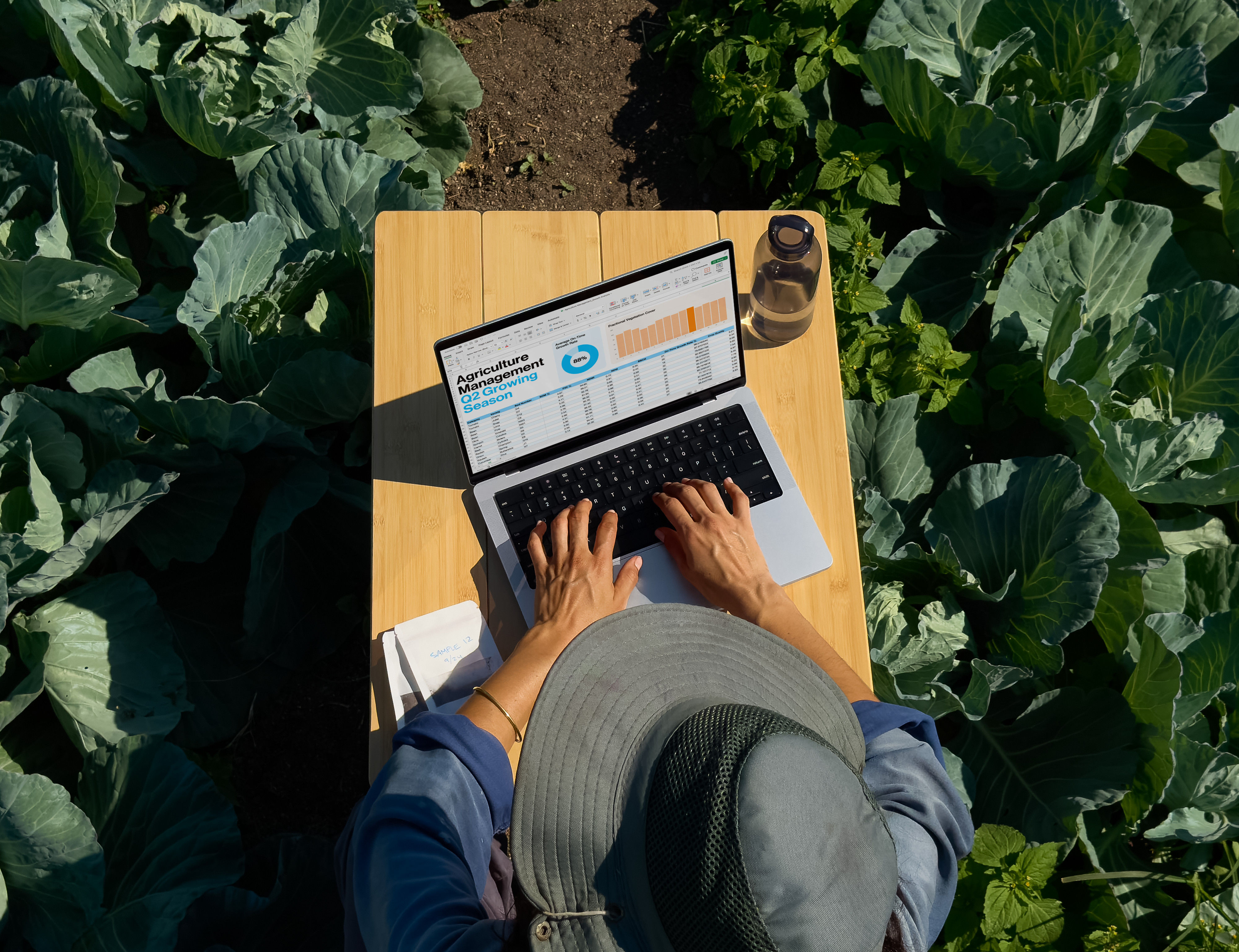 لپ تاپ اپل مک بوک پرو Macbook Pro 2025 14Inch - M5 - 1TB SSD - 16GB RAM (MDE54) رنگ نقره‌ای (Silver)