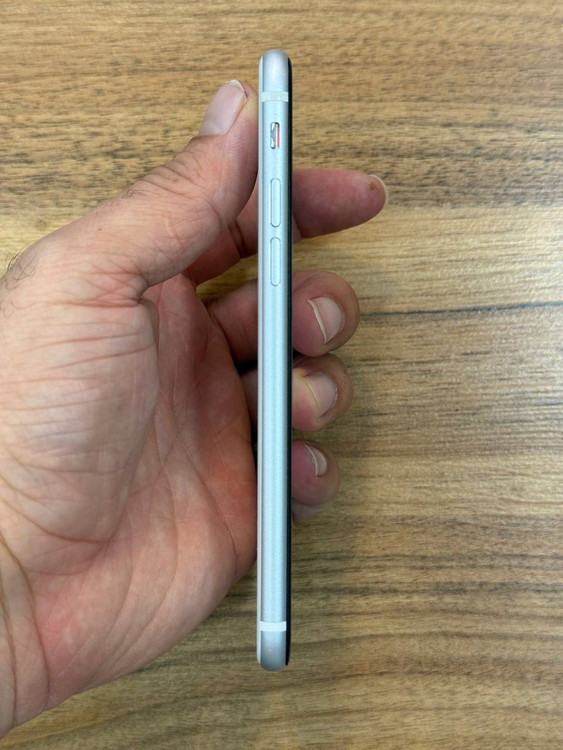 📱 آیفون SE 2020 کارکرده 128گیگابایت پارت آمریکا (MG) سفید – باتری 100٪ سالم – پک اصلی