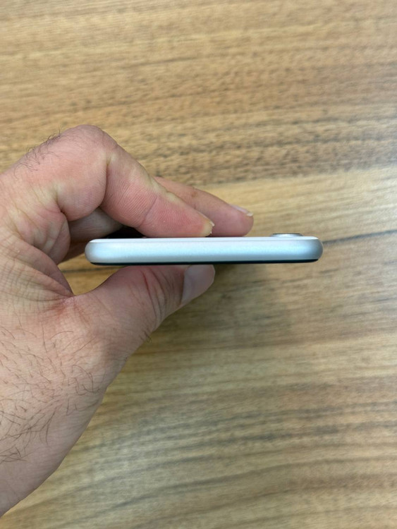 📱 آیفون SE 2020 کارکرده 128گیگابایت پارت آمریکا (MG) سفید – باتری 100٪ سالم – پک اصلی