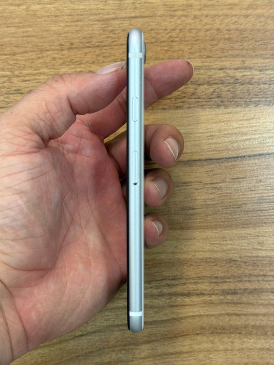 📱 آیفون SE 2020 کارکرده 128گیگابایت پارت آمریکا (MG) سفید – باتری 100٪ سالم – پک اصلی