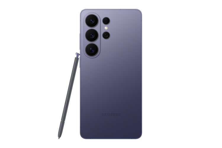 نمای پشت گوشی Samsung Galaxy S26 Ultra همراه با قلم S Pen