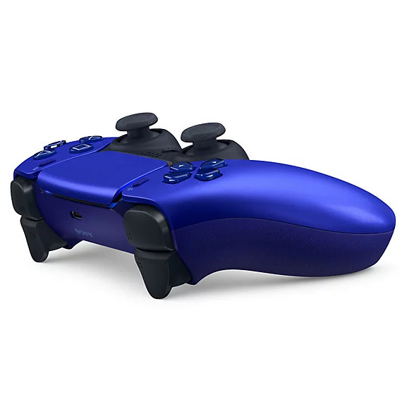نمای کناری کنترلر پلی استیشن ۵ Cobalt Blue و درگاه USB-C