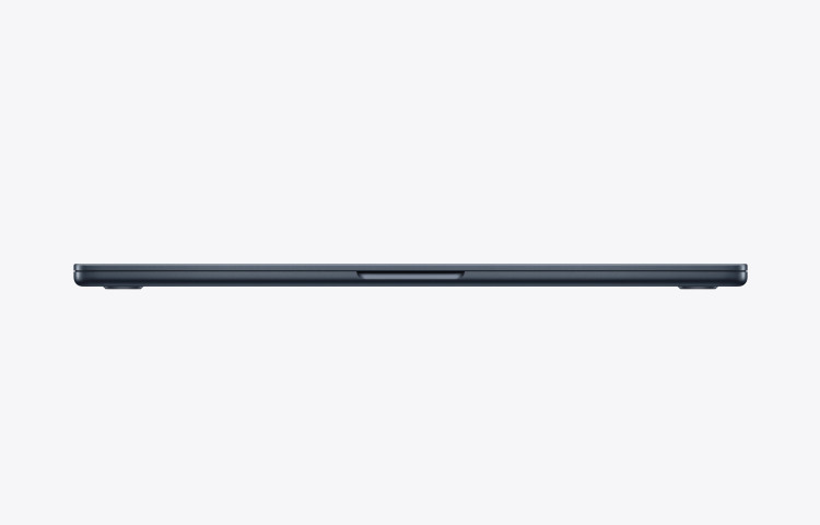 نمای لبه و ضخامت MacBook Air 15 اینچی Apple M۵؛ طراحی مینیمال و سبک