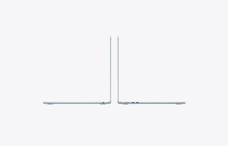 نمای باز شده لپ تاپ Apple MacBook Air 15 اینچی M5 مدل MDVU4 رنگ Sky Blue