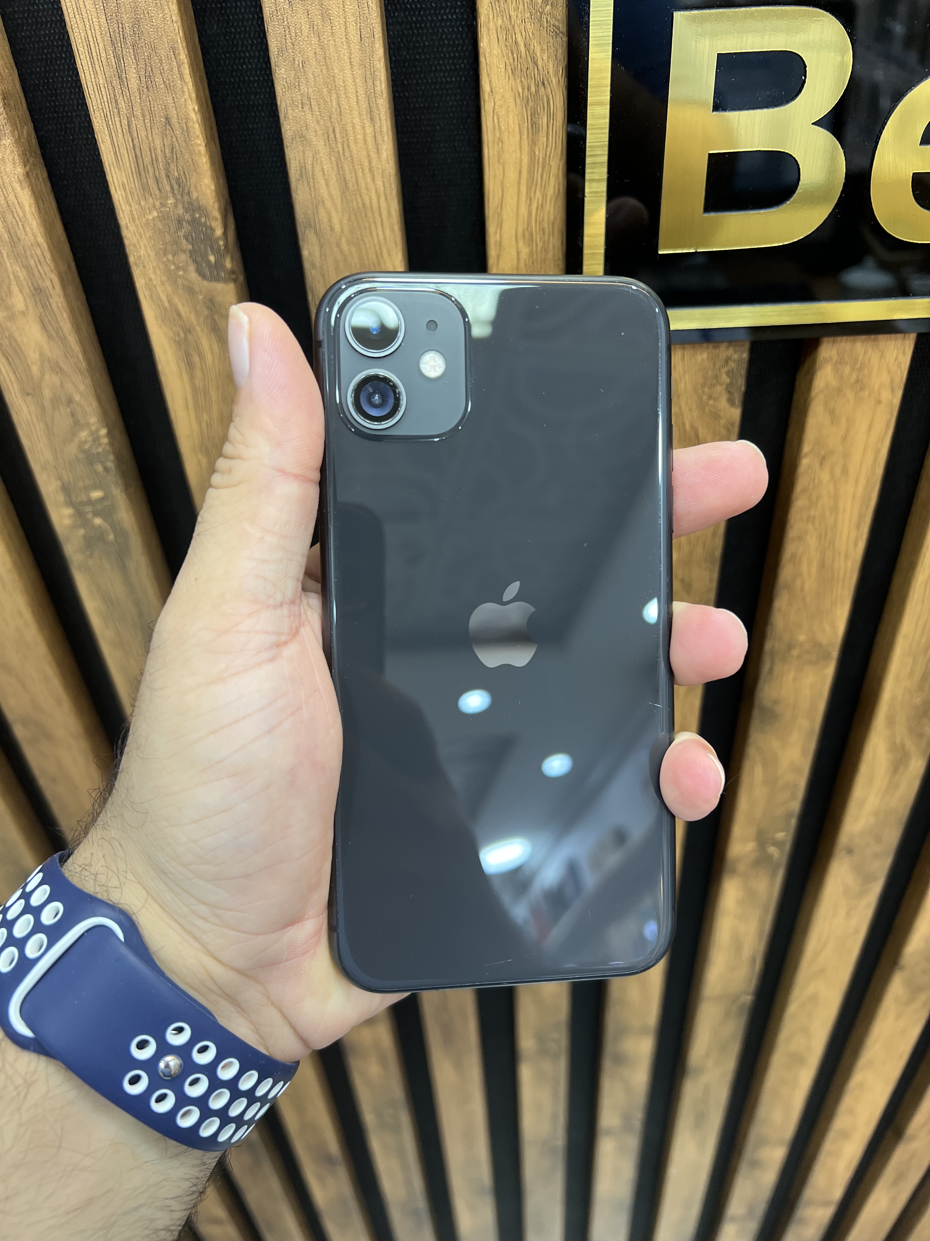 گوشی اپل iPhone 11 ظرفیت 128 گیگابایت مدل LL/A با سلامت باتری 71 درصد