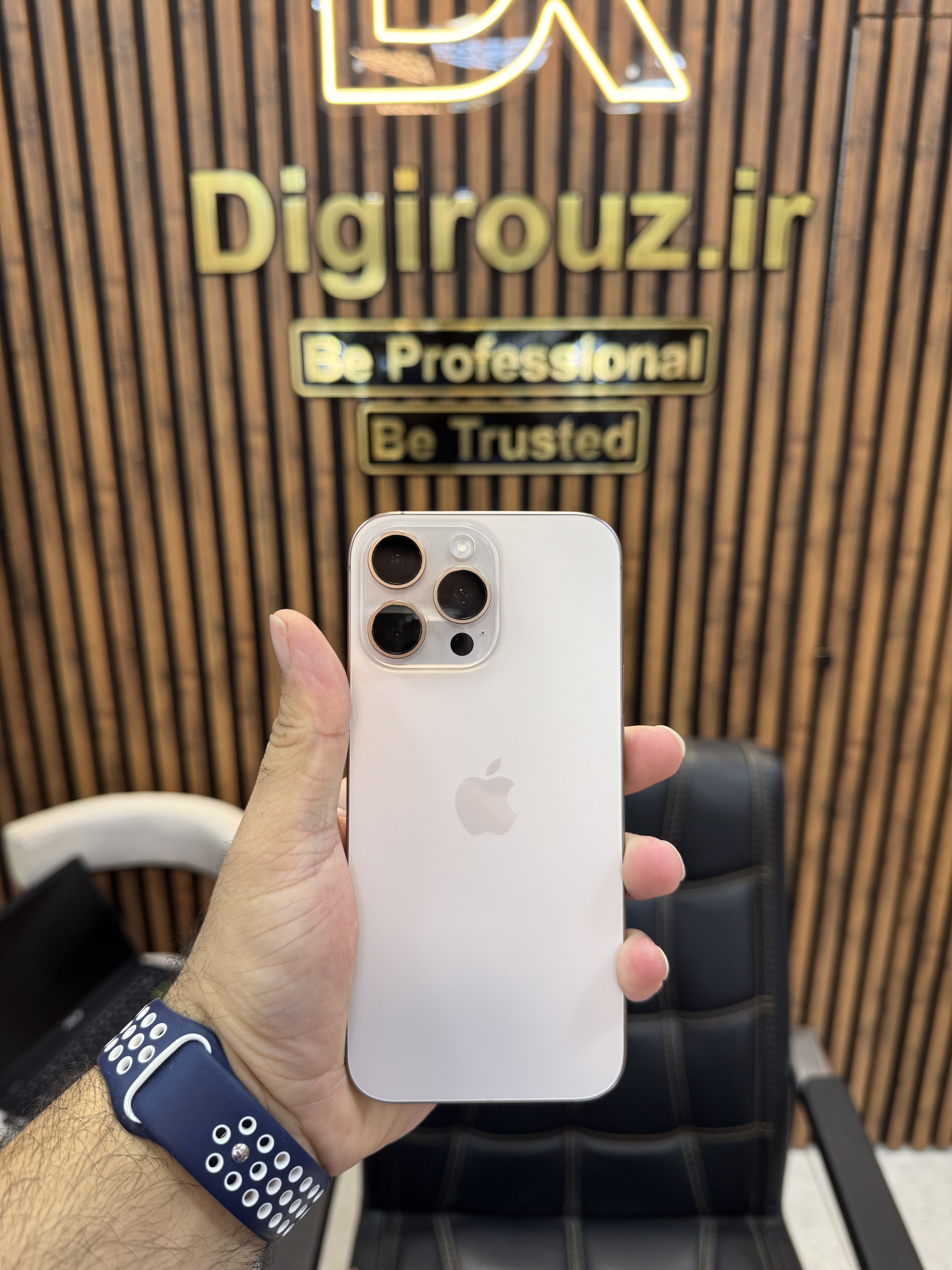 گوشی اپل iPhone 16 Pro Max ظرفیت 256 گیگابایت رنگ تیتانیوم صحرایی مدل ZA/A با سلامت باتری 93 درصد