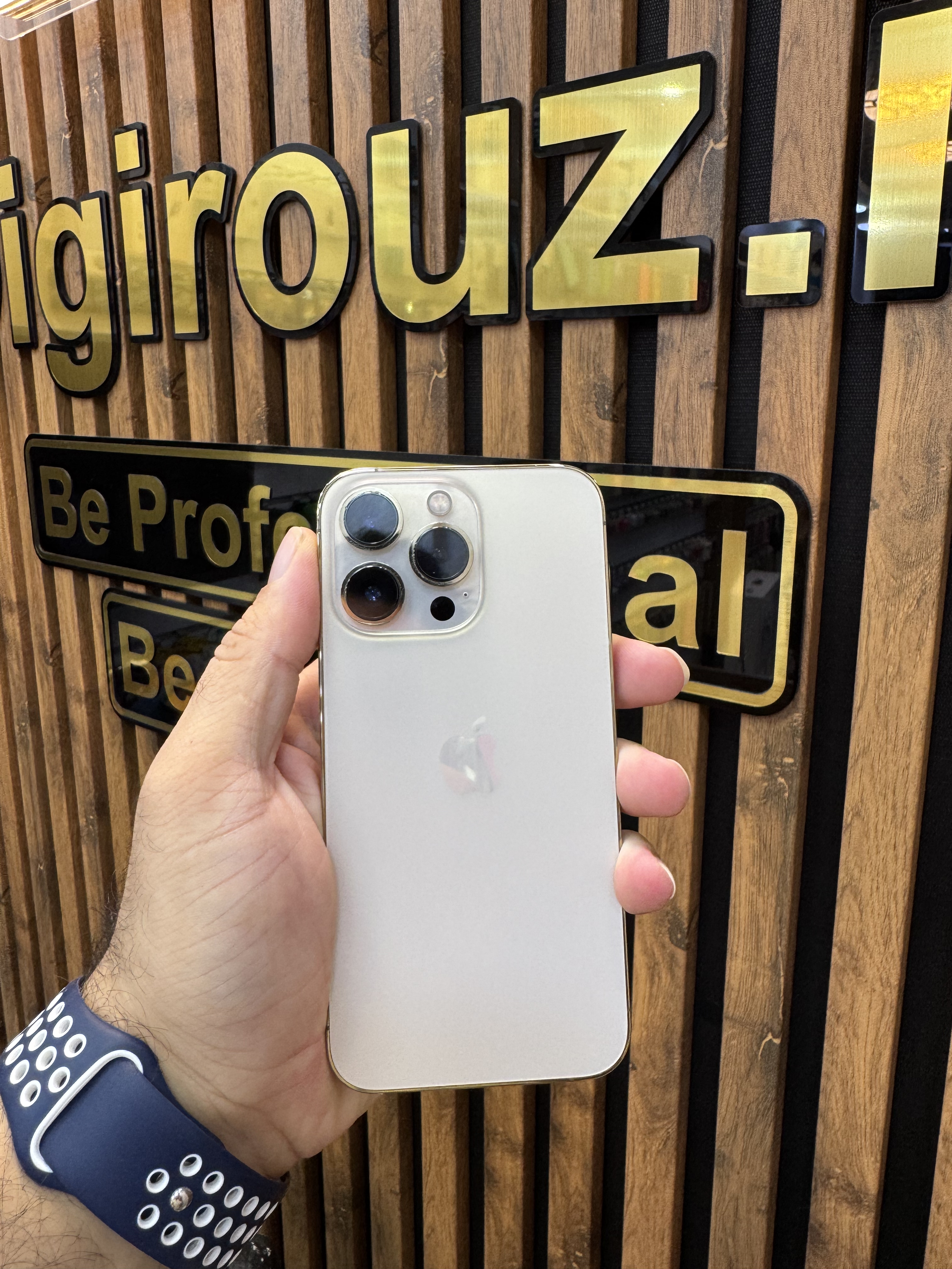 گوشی اپل iPhone 13 Pro ظرفیت 256 گیگابایت رنگ طلایی مدل CH/A با سلامت باتری 100 درصد
