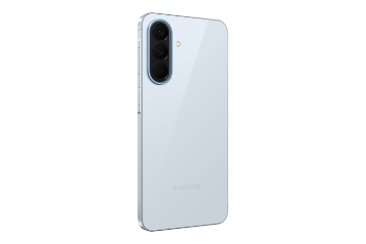 نمای پشت Galaxy A57 5G آبی یخی و ماژول دوربین سهگانه