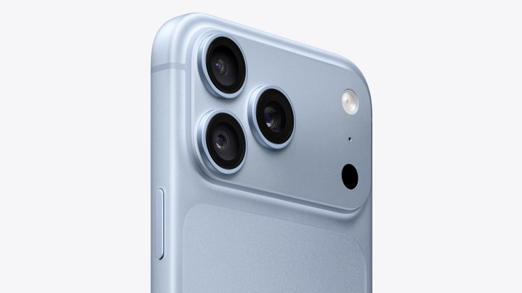 نمای نزدیک دوربین سهگانه iPhone 18 Pro Max