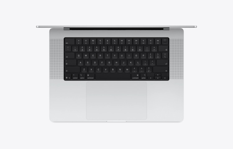 نمای کیبورد و ترکپد MacBook Pro 16 Inch 2026 M5 Pro MGE64 سیلور